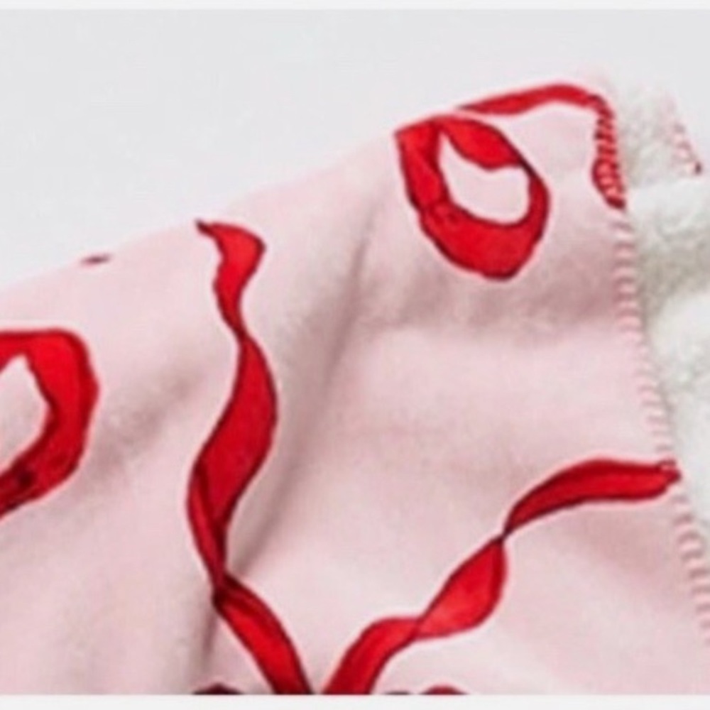🎀Victoria’s Secret Ltd. Edition large plush sherpa blanket NWT NIP - Picture 6 of 12
